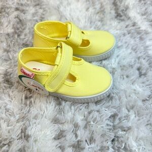 Cienta Yellow Kids Canvas Mary Jane Sneakers